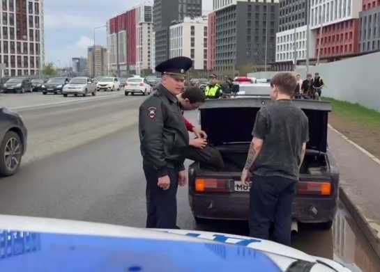 На улице Энтузиастов в Уфе инспекторы остановили опасный для движения ВАЗ