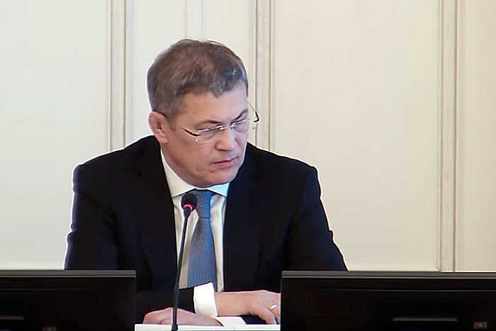 Глава Башкирии публично отчитал чиновников за неубранные после зимы улицы