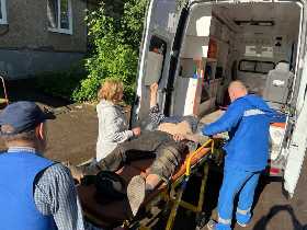 83-летний пенсионер застрял в подвальном люке в Уфе