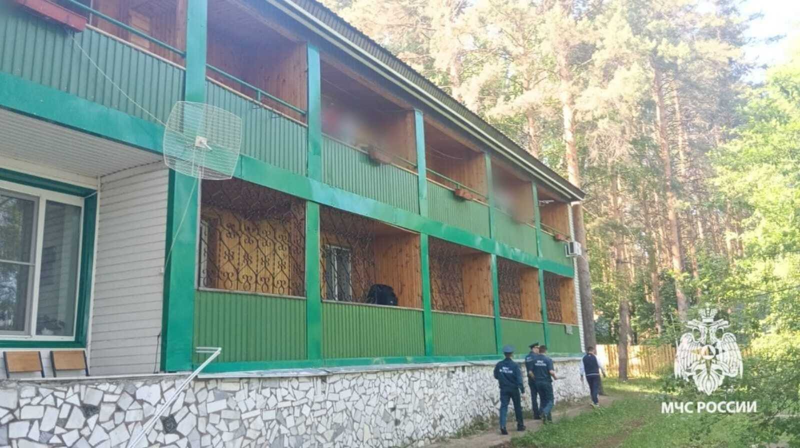 Детей массово эвакуировали из опасного лагеря в Башкирии