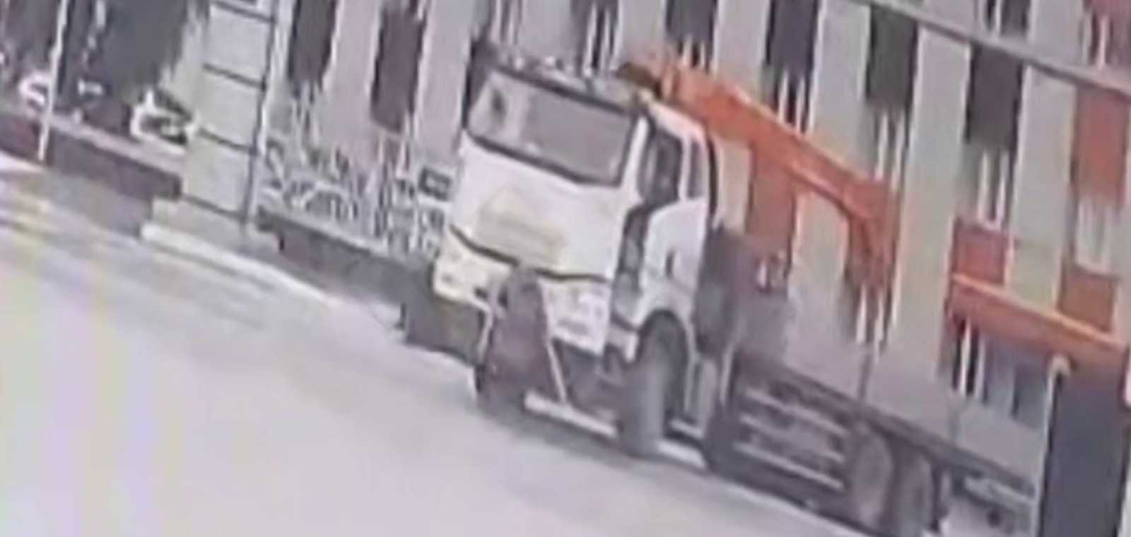 Пожилая женщина погибла под колесами автокрана в Башкирии