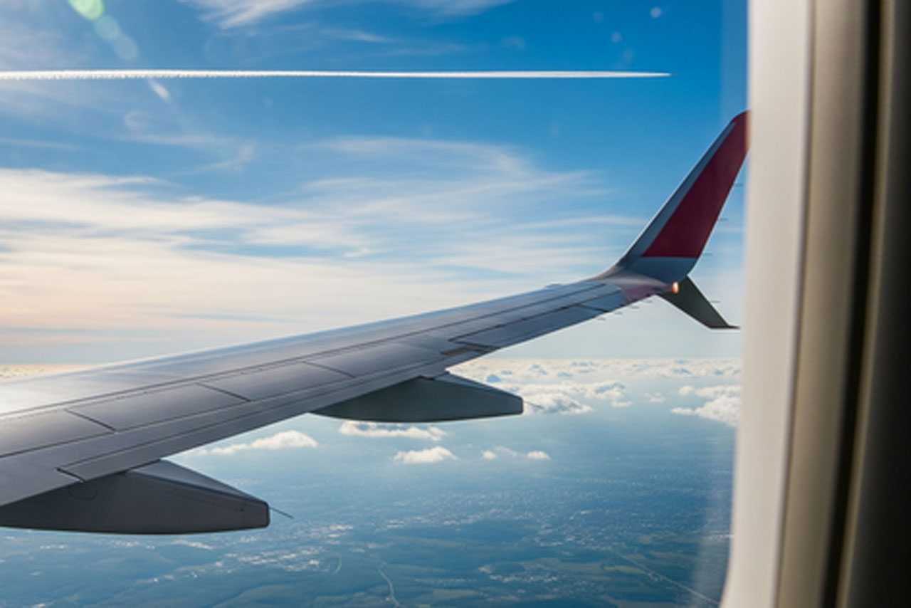 Самолет Азимута сообщил о неисправности системы безопасности