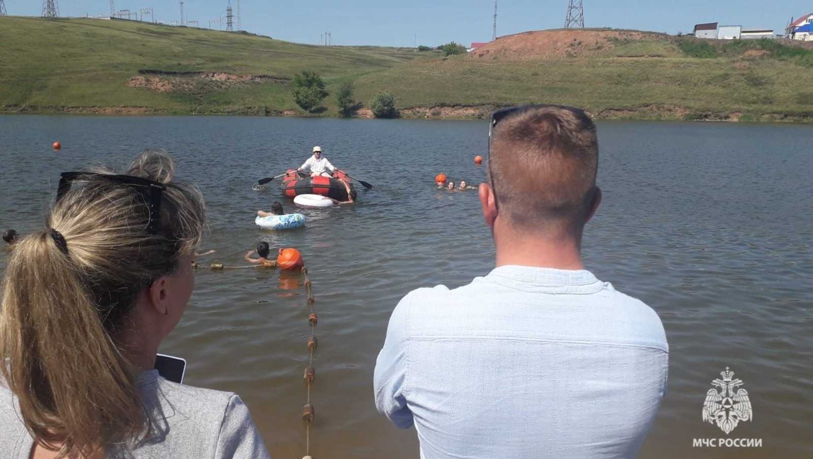 Спасатели вытащили из воды женщину, выпавшую из надувного круга в Башкирии
