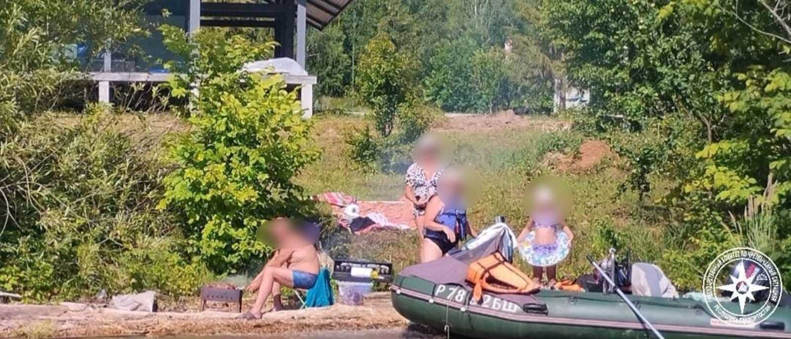 Спасатели эвакуировали пятерых отдыхающих из-за поломки лодки в Башкирии