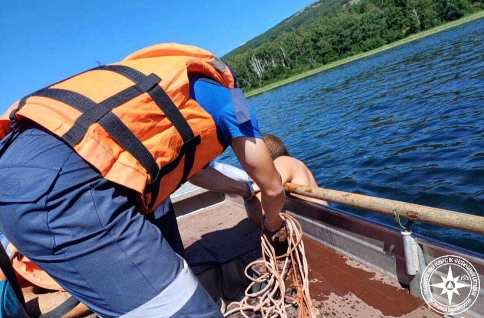 Житель Челябинской области едва не погиб, переплывая озеро в Башкирии
