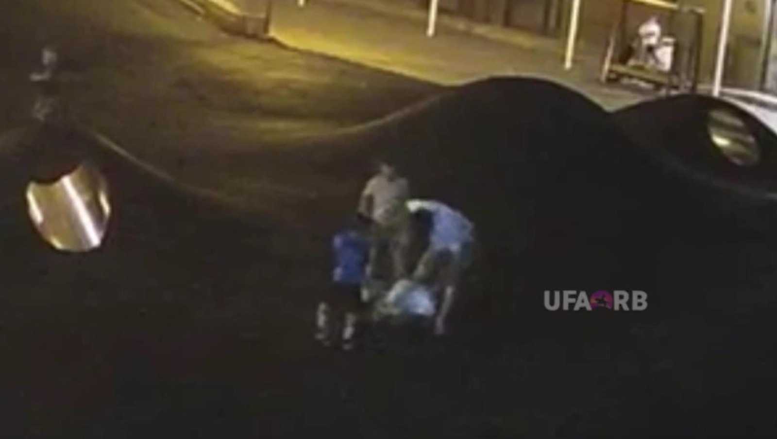 В Уфе отец с ребенком избили мужчину на детской площадке