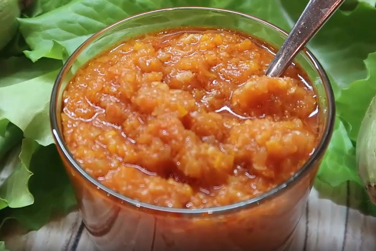 Готовьте сразу много: аджика из кабачков всех сведет с ума — невероятно вкусно и пикантно