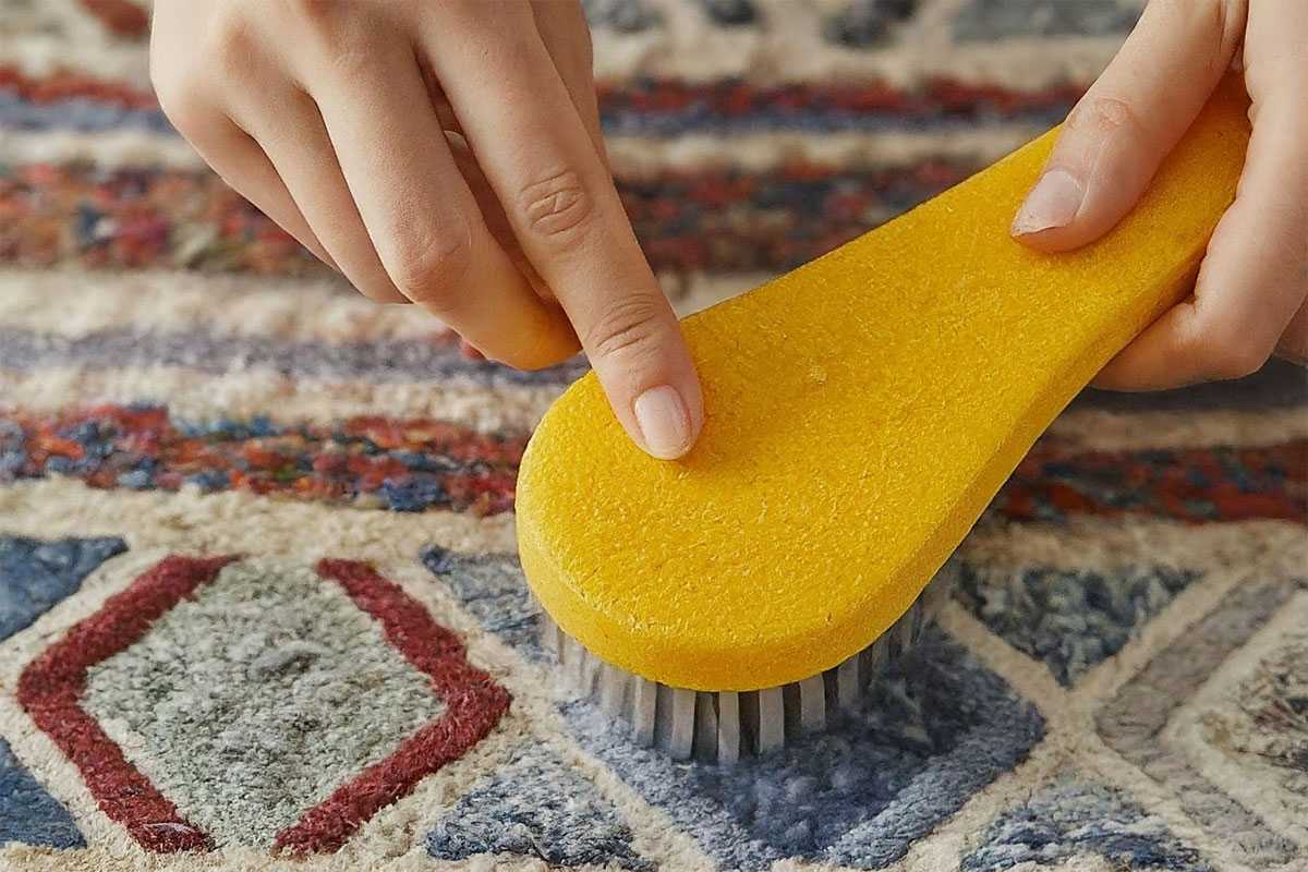 Сыплю на ковёр — и решаю все проблемы: от неприятного запаха и пятен даже следа не останется — теперь от изделия веет чистотой