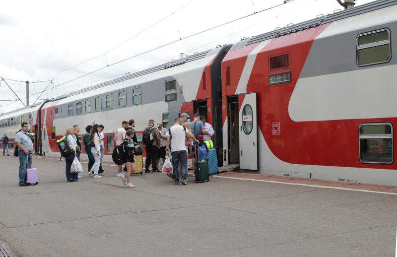 Невыносимая пытка: россияне рассказали, что бесит больше всего в поездах — поделились наболевшим