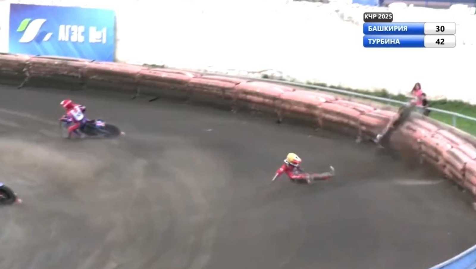 На мотогонках в Башкирии зрители едва увернулись от летящего мотоцикла