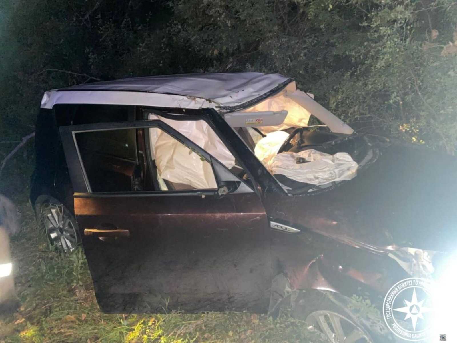 В Башкирии 26-летняя девушка госпитализирована — её Kia Soul опрокинулся в кювет