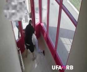 В Башкирии мужчина из-за ревности избил бывшую жену на её работе