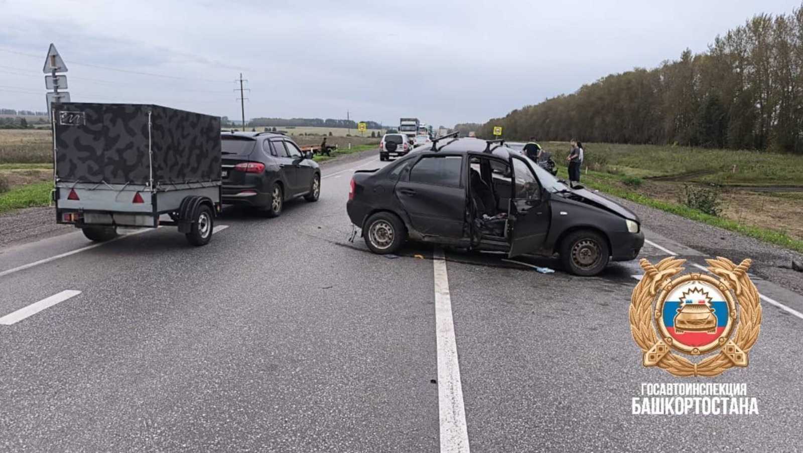 В Башкирии водитель погиб при развороте на трассе