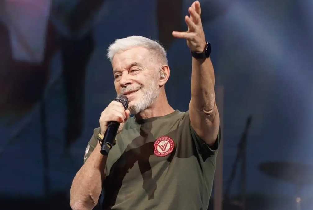 Олег Газманов получил травму на концерте — менеджер певца рассказал, что будет дальше