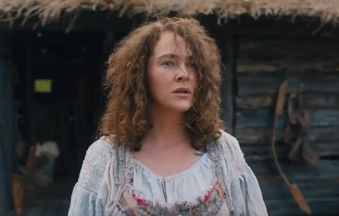 Аглая Тарасова пропала с постеров «Холопа-3» после задержания в аэропорту с наркотиками