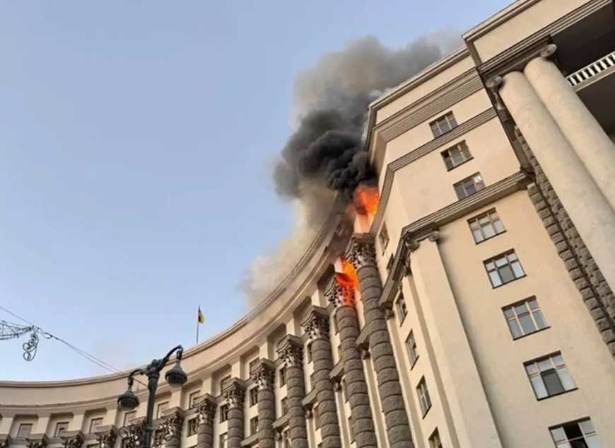 Оружие Судного дня: после пожара в здании правительства в Киеве Кличко заявил, что Путин «перешёл красную черту» — изменения в стратегии СВО начались