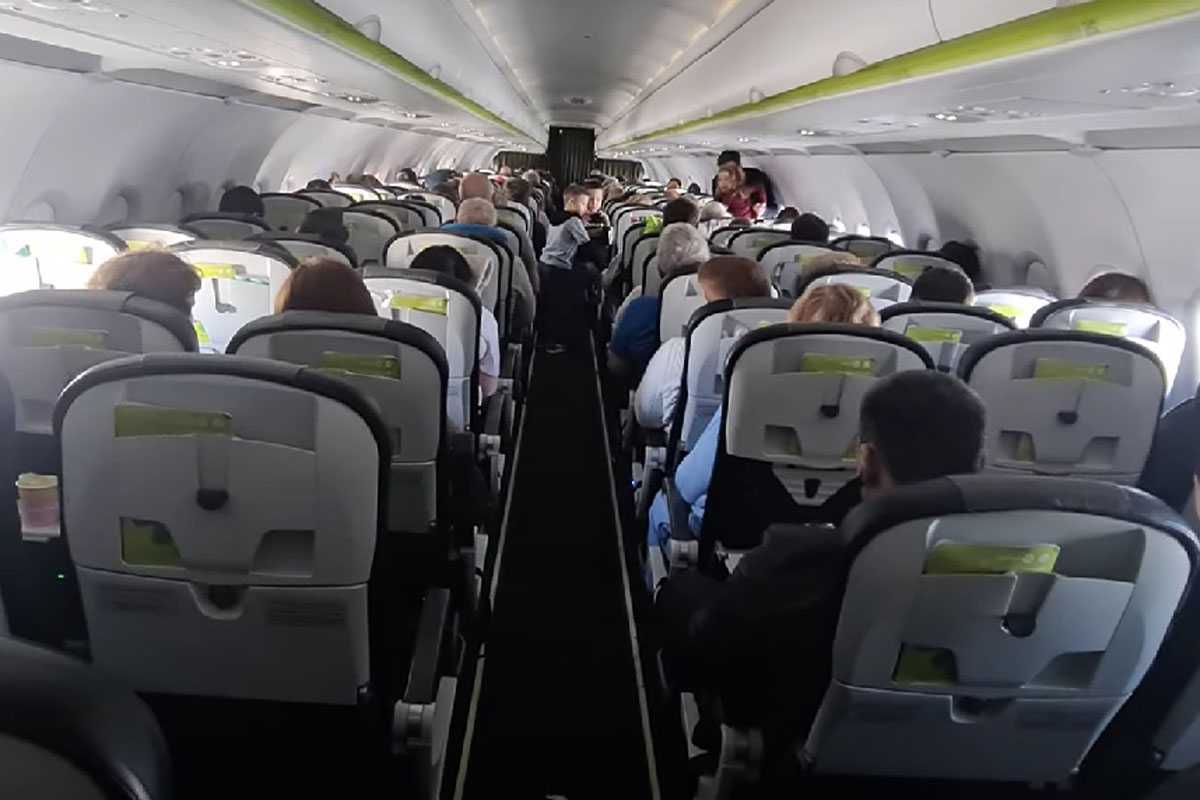 Под Уфой неизвестные пытались ослепить лазером пилотов пассажирского самолета