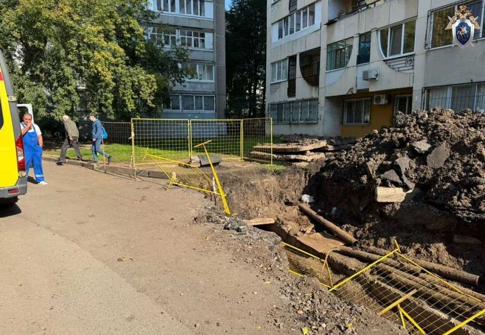 В Уфе мужчина погиб, упав в траншею на улице Ферина