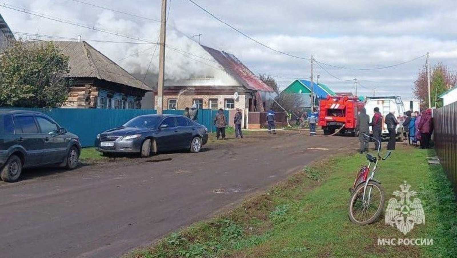 В Башкирии семья с детьми лишилась дома из-за пожара