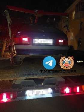 В Уфе 17-летнюю девушку поймали за рулём без прав. Родителям грозит штраф