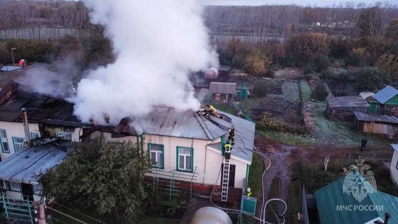 В Башкирии при пожаре в жилом доме погиб мужчина, семь человек спаслись