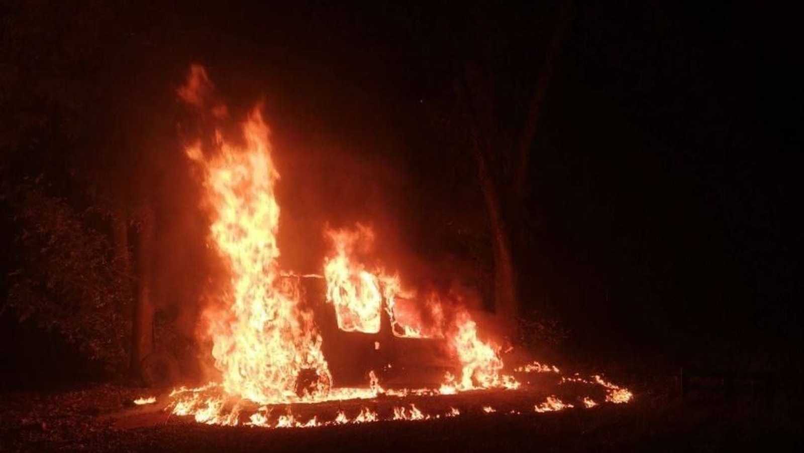 В Уфе во дворе дома сгорел автомобиль