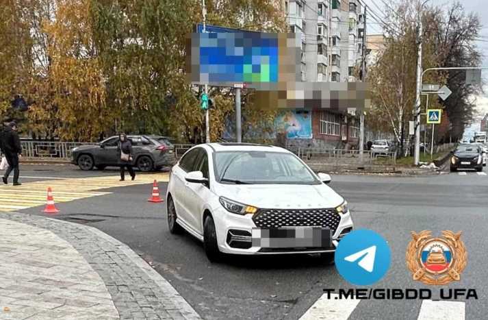 В Уфе 12-летнего мальчика сбили на регулируемом переходе