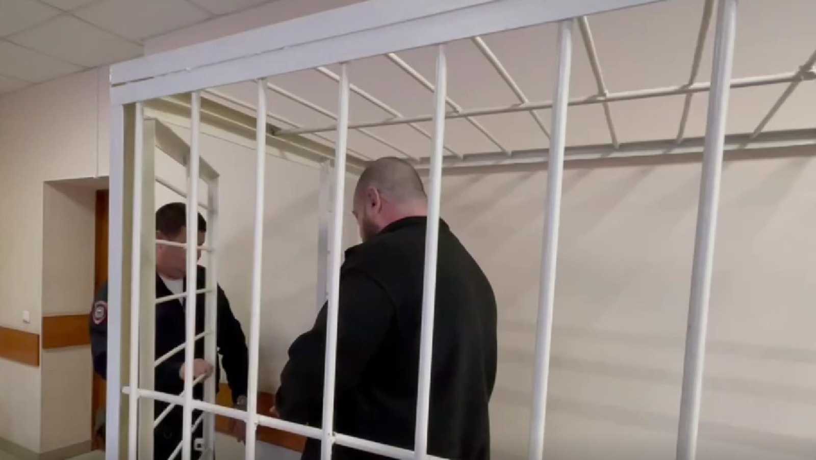 В Уфе пьяный муж выбросил жену с пятого этажа после драки