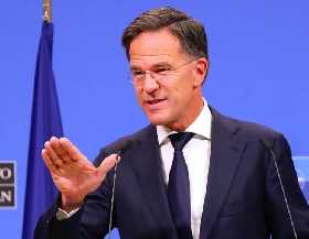 «Не умеют летать и бросать якорь»: генсек НАТО оскорбил русских пилотов и моряков