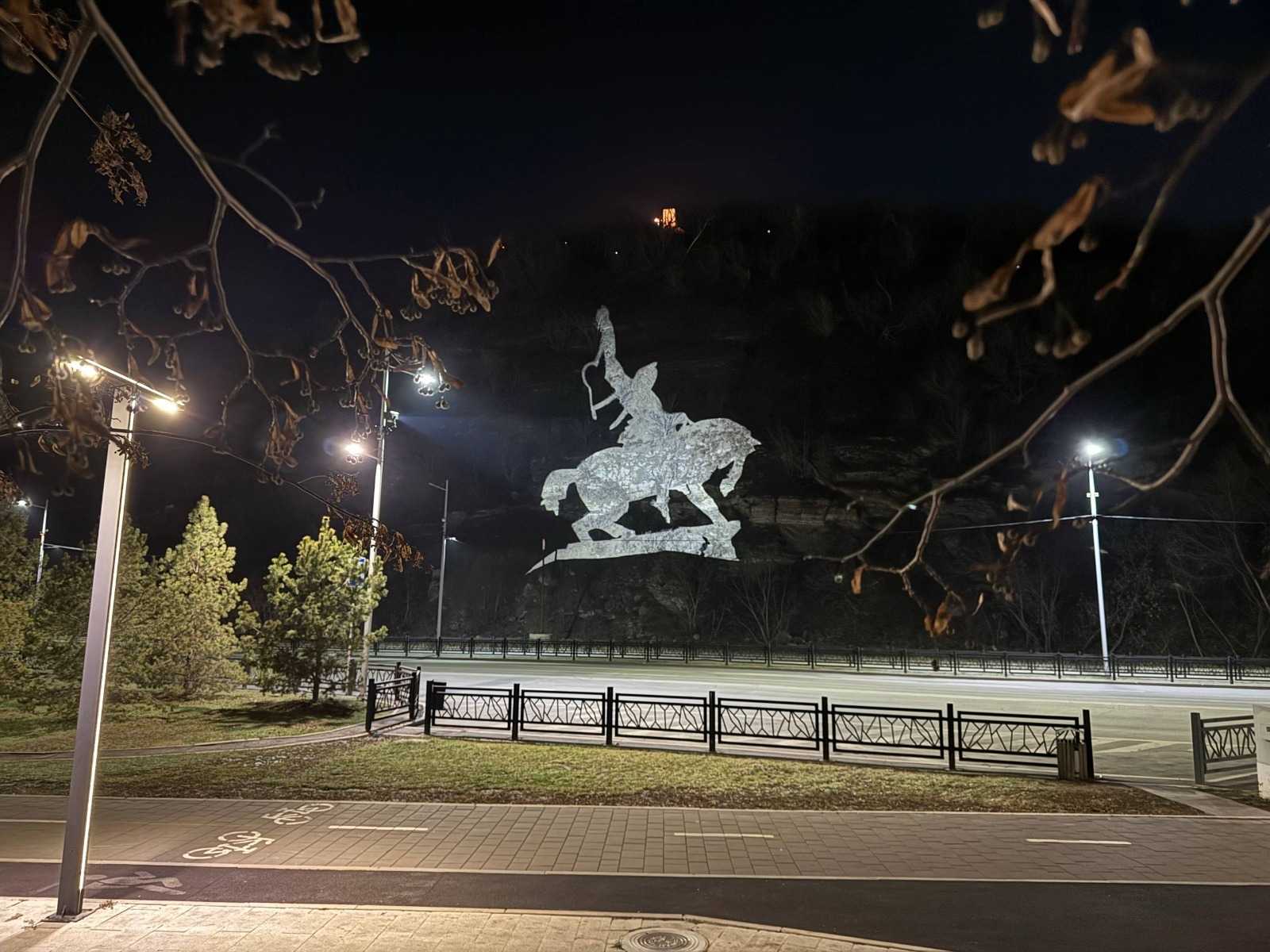 В Уфе на месте памятника Салавату Юлаеву появилась световая проекция