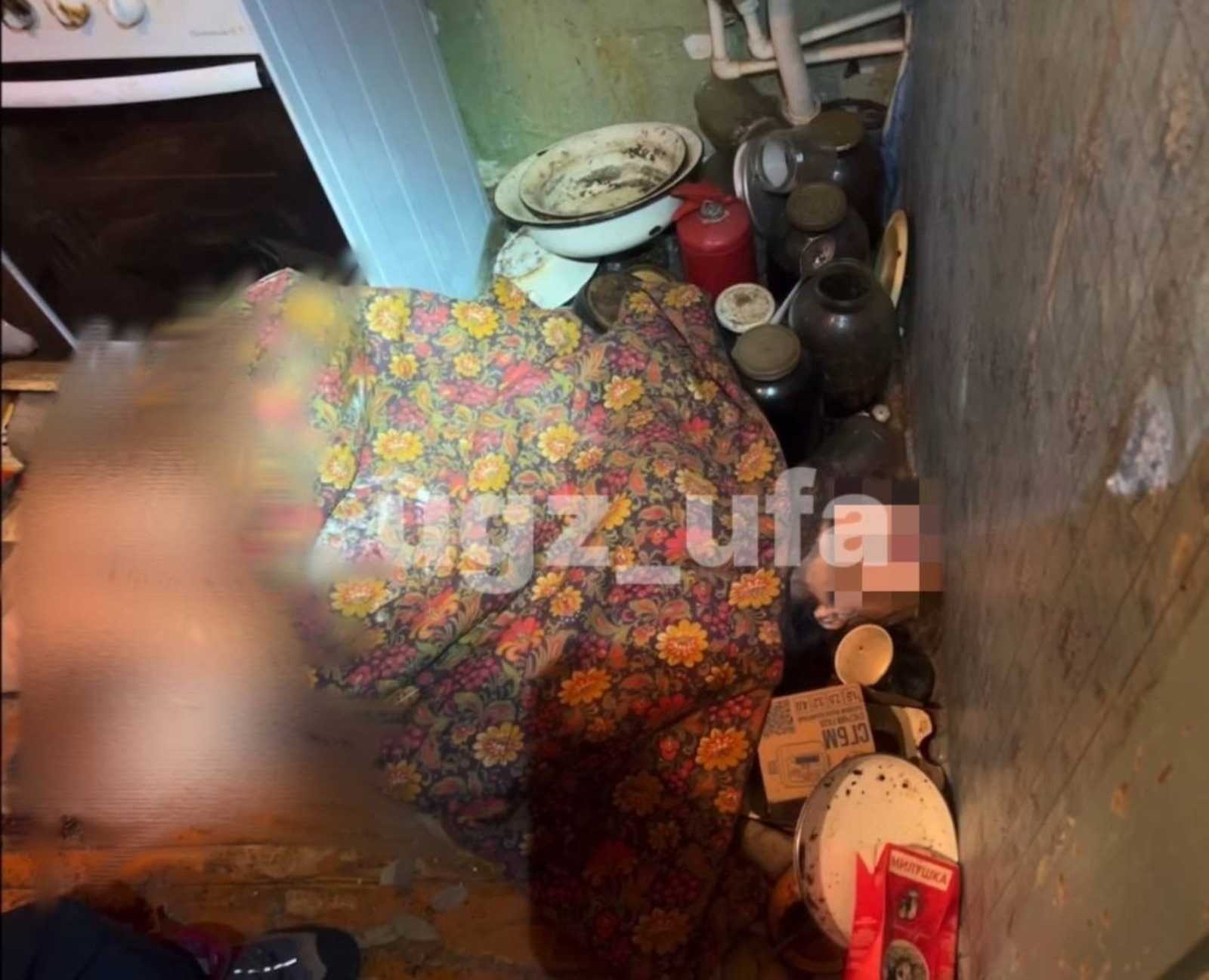 В Уфе спасатели вытащили 85-летнюю женщину из-под упавшего шкафа