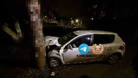 В Уфе пьяный водитель без прав врезался в электроопору