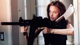 «Миссис Смит» не удалось отбить подчиненного: водитель Анджелины Джоли пополнит ряды ВСУ