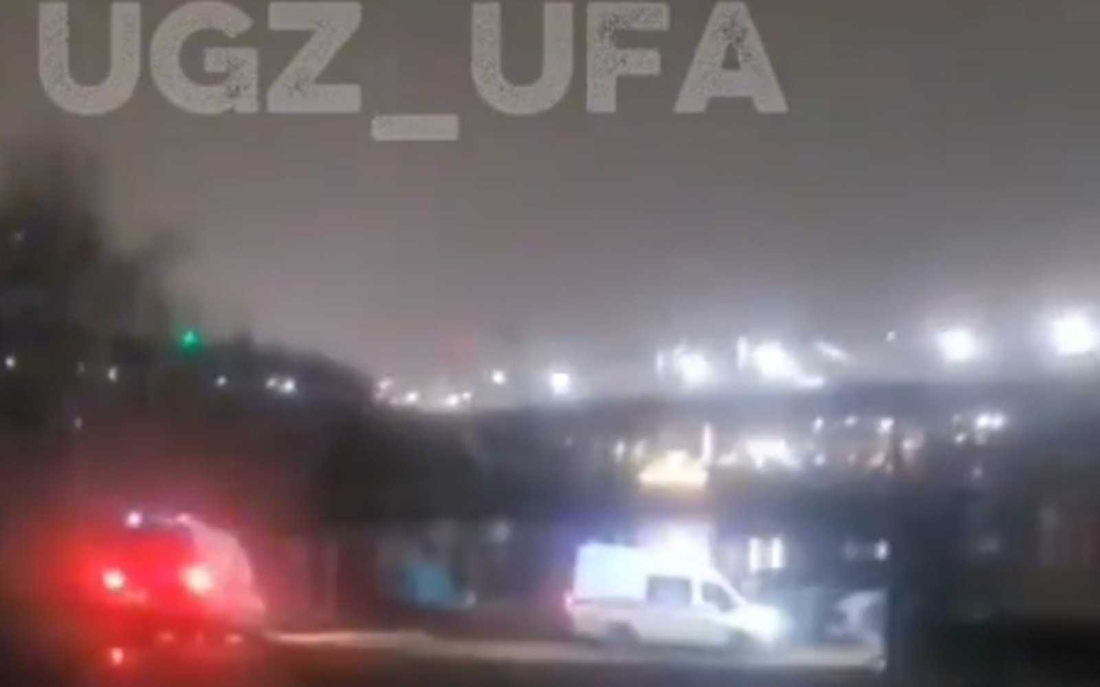 В Уфе спасатели достали из ледяной воды двух подростков