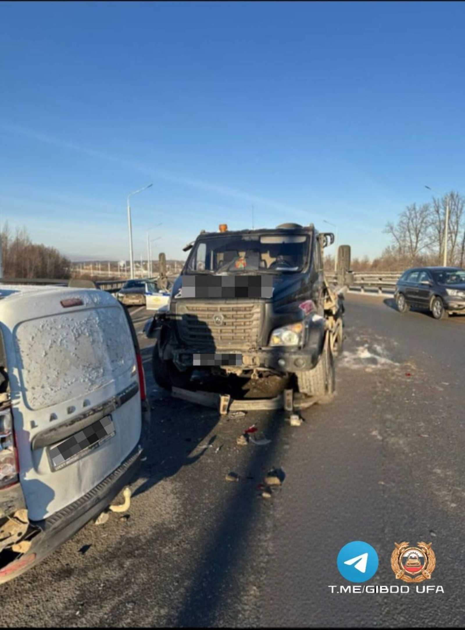 Эвакуатор протаранил место аварии на трассе под Уфой: двое в больнице