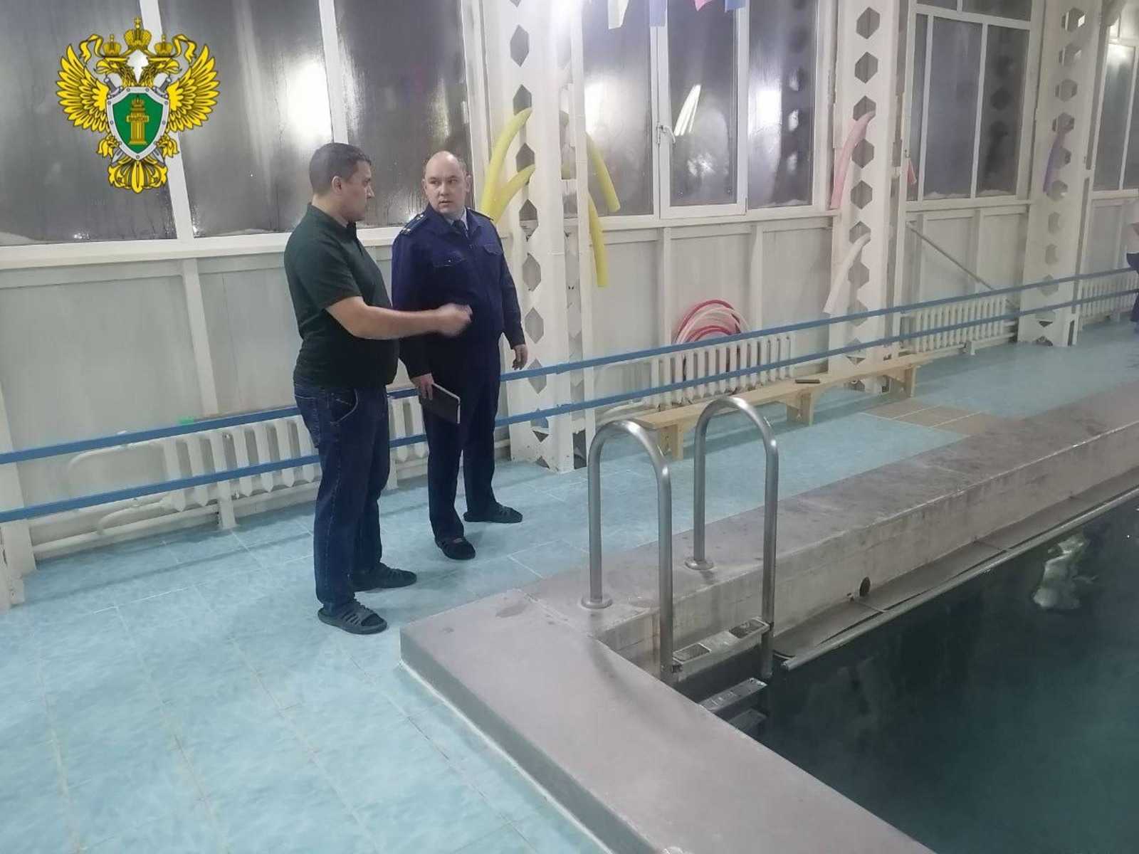 Дети отравились хлором в бассейне Башкирии — четверо в больнице