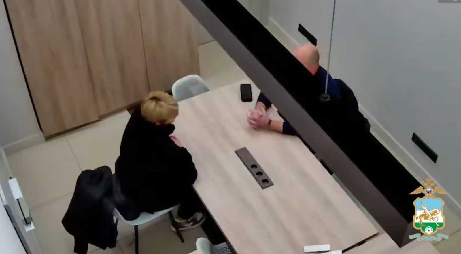 В Уфе бывшие полицейские спасли женщину от мошенников