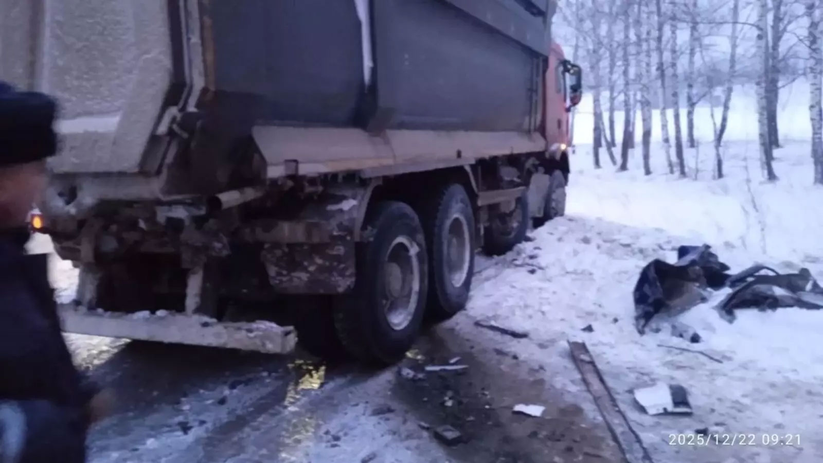 Грузовик развернуло на трассе М-5 в Башкирии — четверо погибли