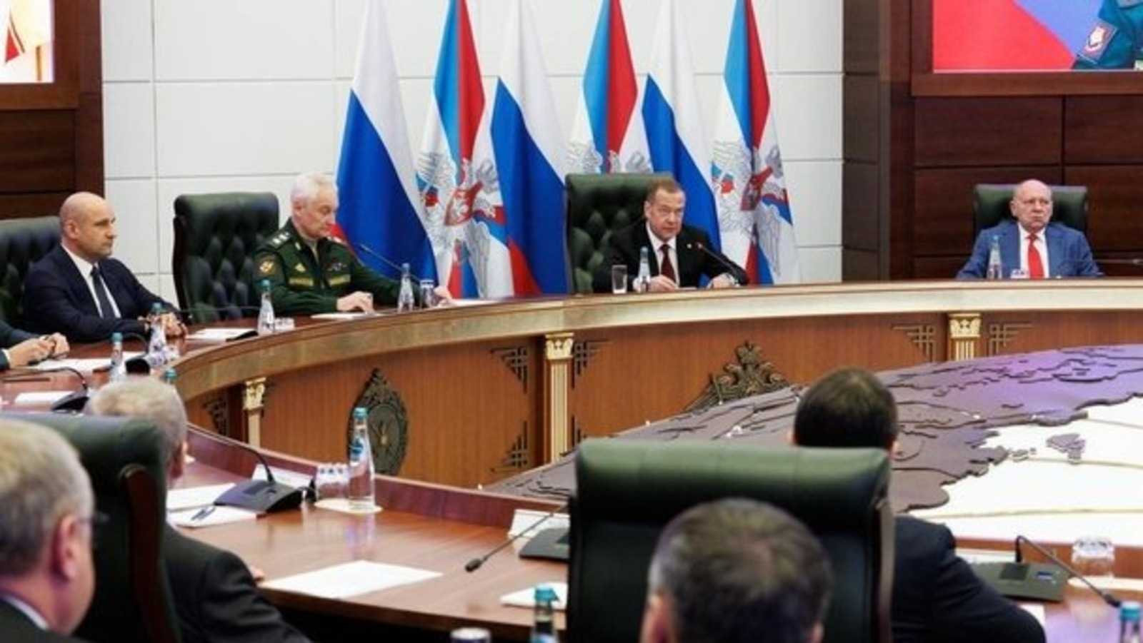 Глава Башкирии съездил в Москву на совещание по контрактникам