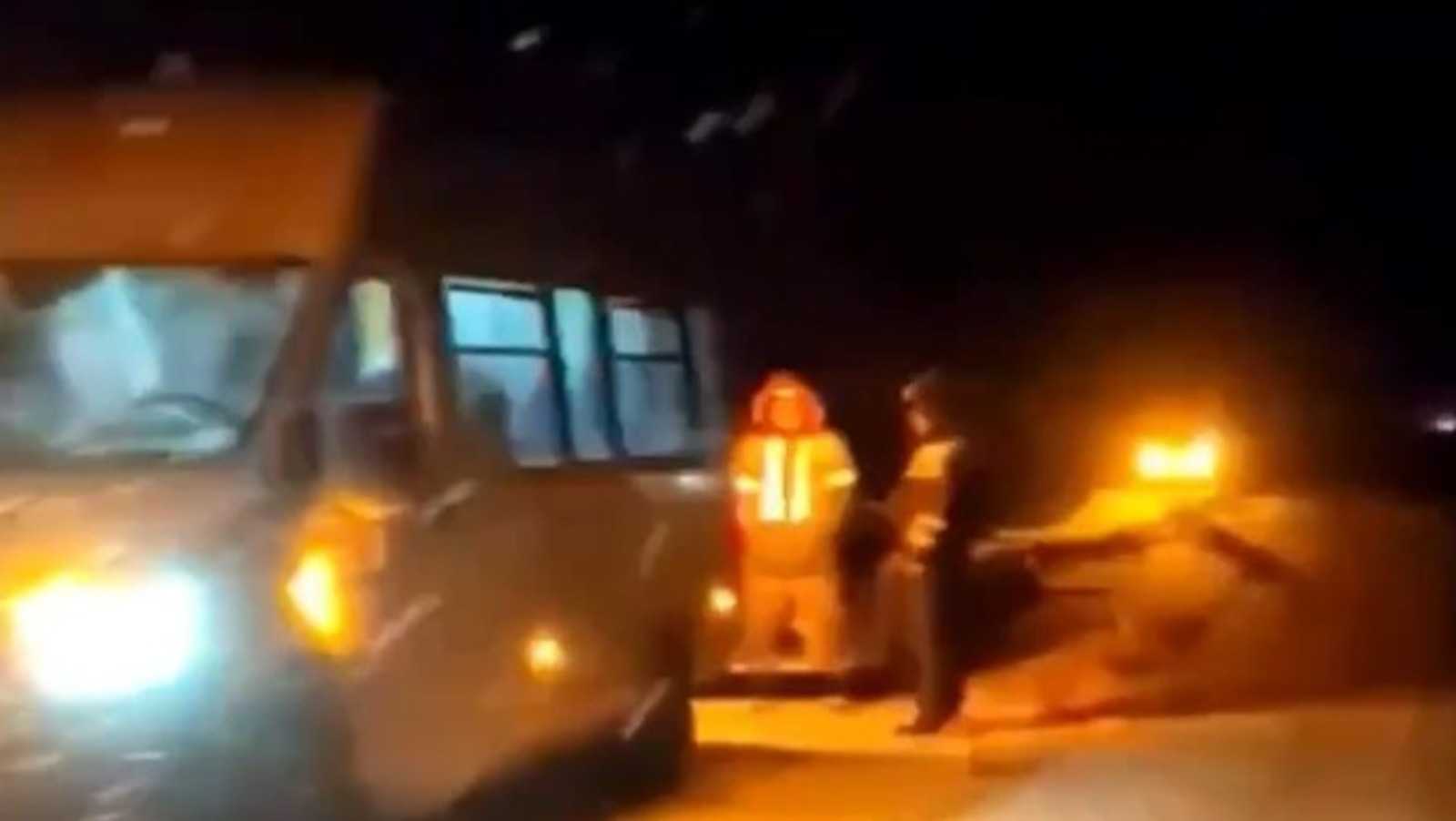 В Башкирии инспекторы ДПС помогли детям из сломанного школьного автобуса