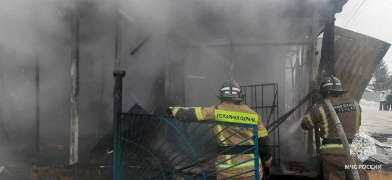 При пожаре в хозпостройке под Уфой пострадала 48-летняя женщина