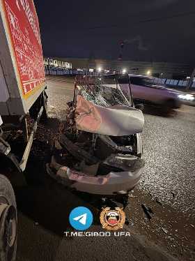 В Уфе на улице Гвардейской «Нексия» столкнулась с грузовиком
