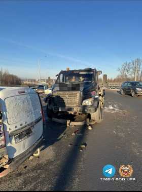 Эвакуатор протаранил место аварии на трассе под Уфой: двое в больнице