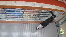 МВД: Двоих уфимцев задержали за кражу 12 телефонов в ТЦ Сургута