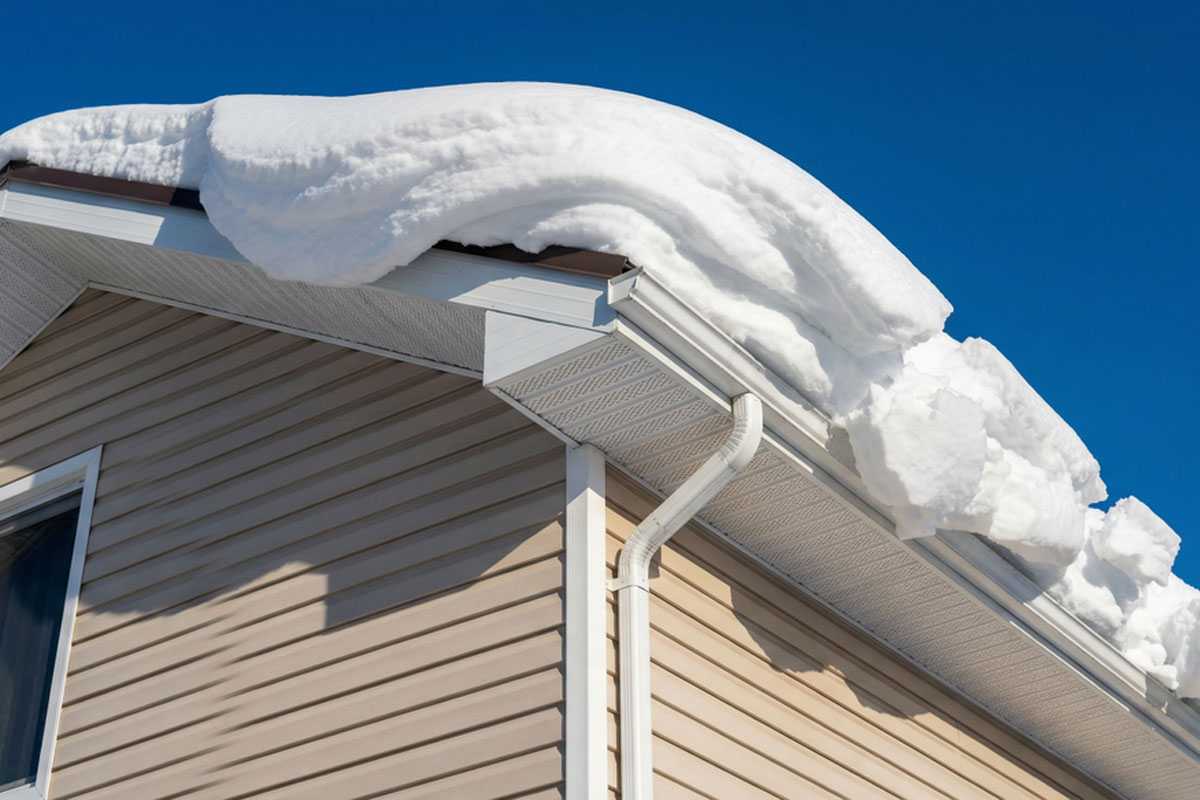 В Уфе возбудили дело после падения снега на 16-летнюю девушку