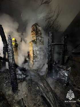 В Уфе устанавливают личность мужчины, погибшего при пожаре в частном доме