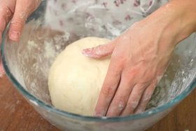 Идеальное слоеное тесто за 15 минут: весь секрет в раскатке