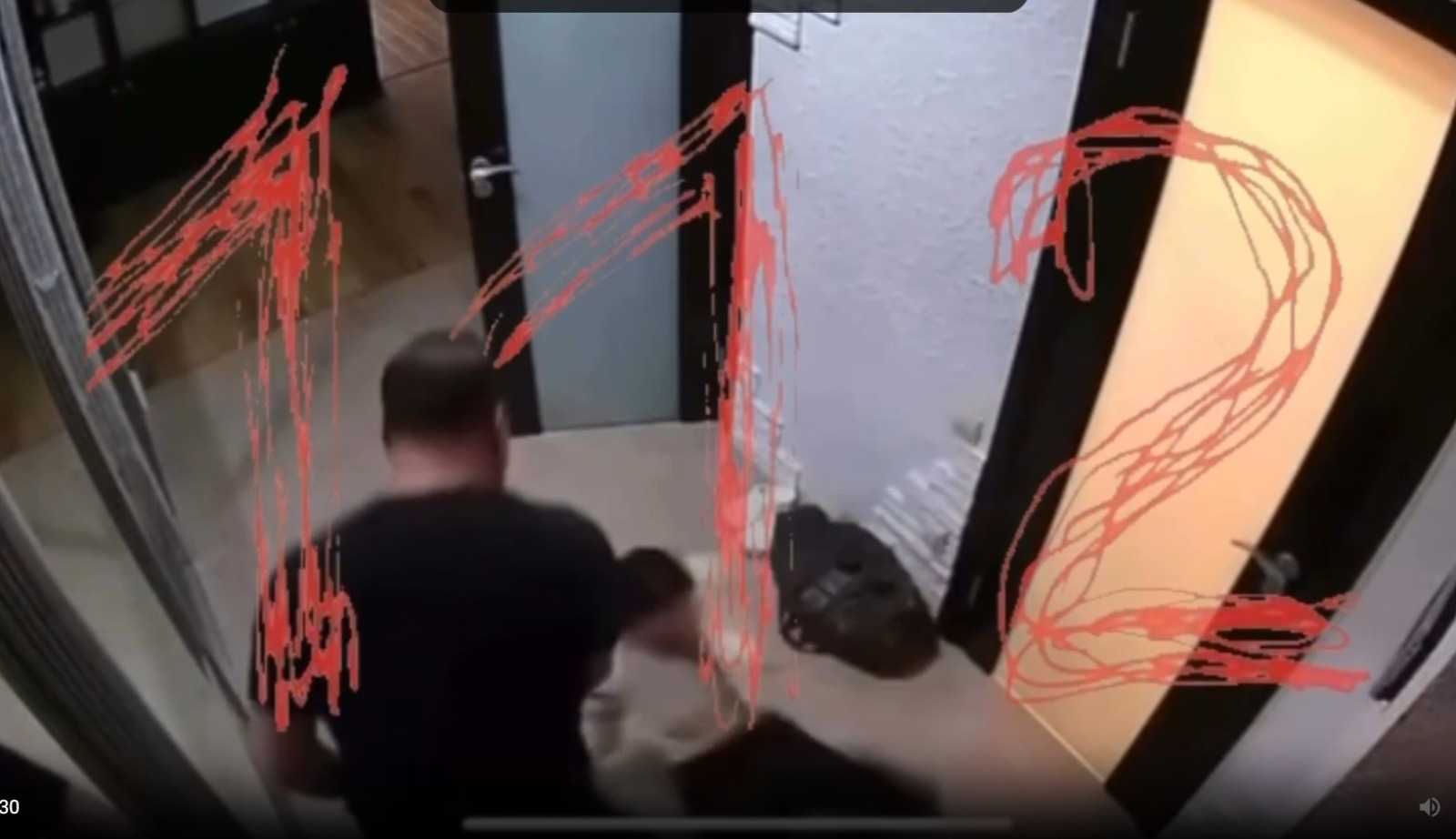 Уфимка сбежала за границу от бывшего мужа-гаишника — тот избивал её на глазах у ребёнка