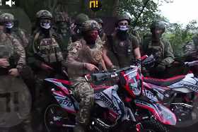 Те самые редчайшие кадры: Комик Нурлан Сабуров и "Легион Вагнер". Внезапные подробности и послание бойцов с фронта