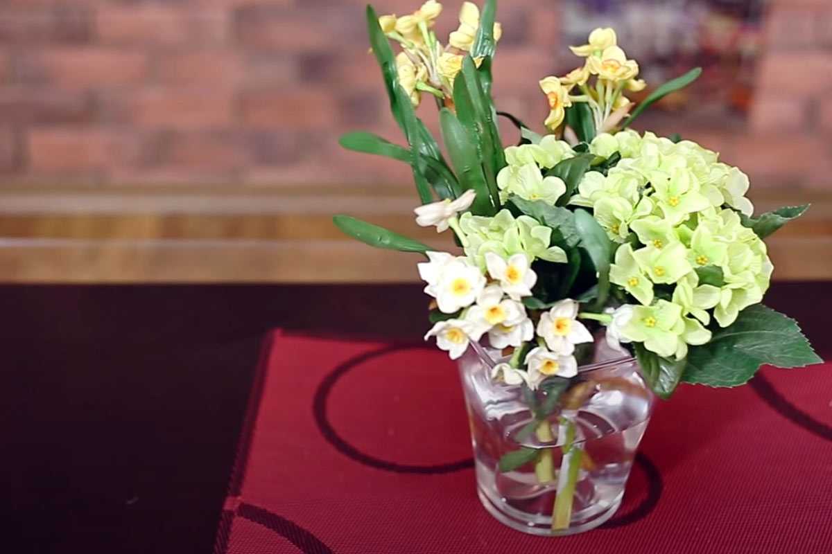 Всего одна таблетка и букет цветов «проживет» месяц: есть в каждой аптечке